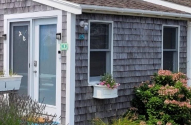 Provincetown Cottage: A/C, outdoor shower,parking,decks, pool, steps to beach.