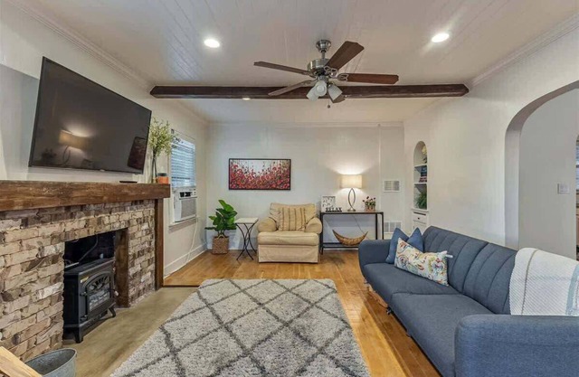 Provo Airport, Two Units, Pickleball Close By!