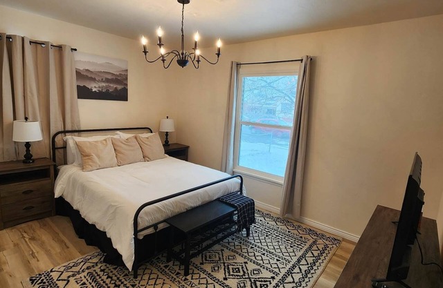 Provo Home! Close to BYU, Downtown Provo, 10 mins from Utah Valley University.