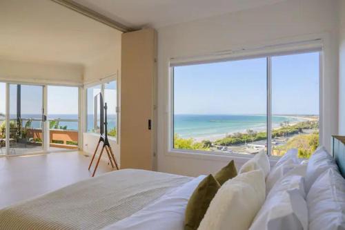 Pudding's Home Luxury Oceanfront Escape