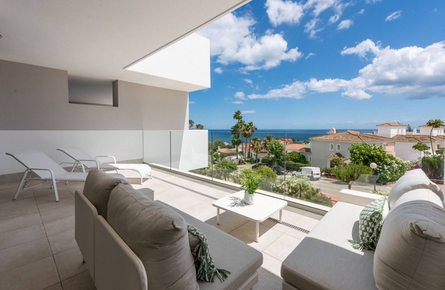 Pure South Sea View 2441