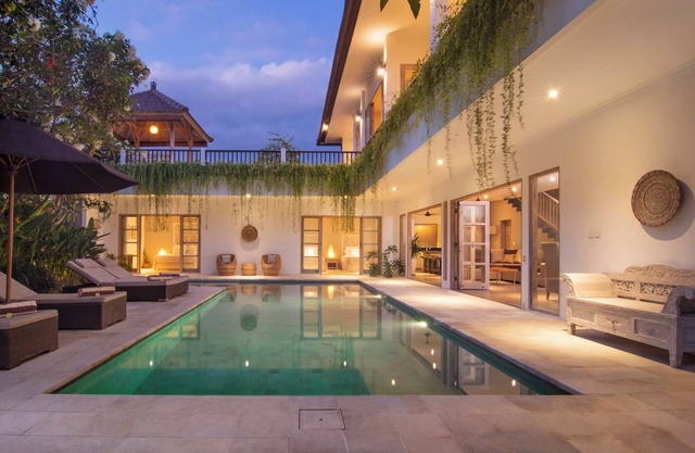 Puri Temple; fully serviced 3 Bedroom Villa, central Canggu, close to the beach.