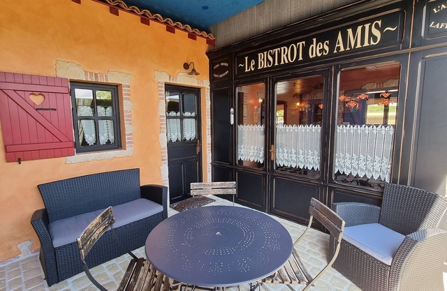 Puy du Fou, Les Epesses, at the "Bistrot des Amis" in Pouzauges, Vendée