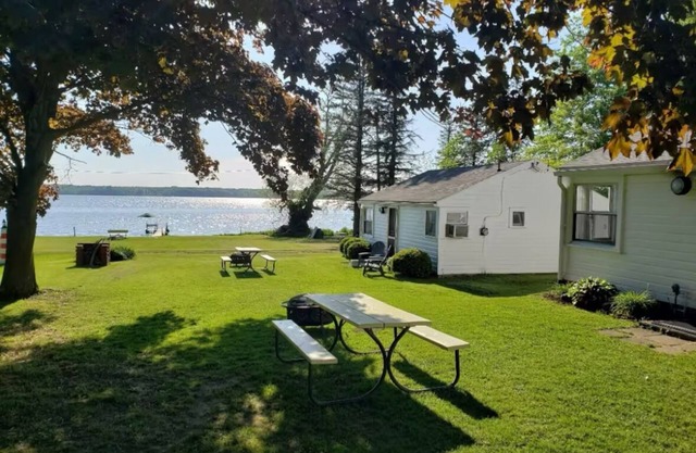 Pymatuning Lakefront Cottage 3 with Dock Slip
