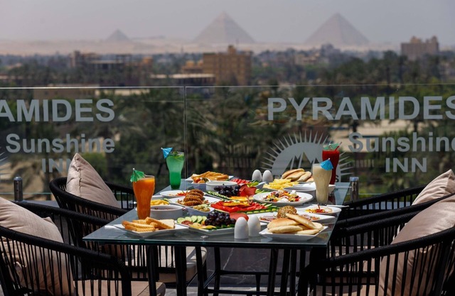 Pyramids sunshine inn
