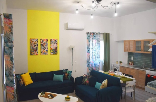 Pyrgos Colourful Studio (wifi A/C parking)