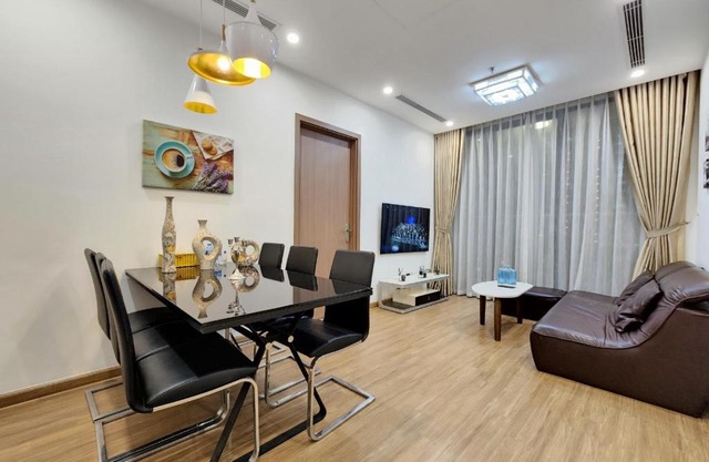 Q's home Vinhomes Skylake