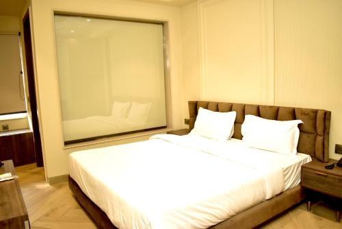 Qotel Signature Coleman Janakpuri