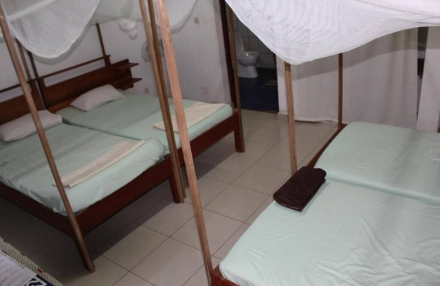Quadruple Room with Private External Bathroomn4 twin beds