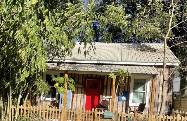 Quaint 150 year old Lincolnville cottage, restored to its old world charm.(pets)