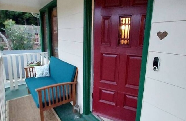 Quaint 2-bedroom Apartment with safe offstreet parking in Eureka