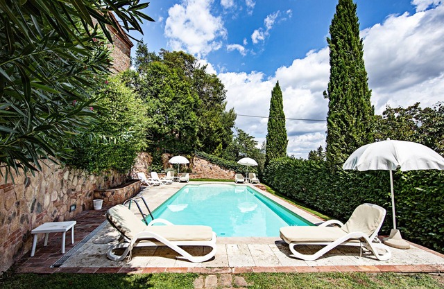 Quaint and beautiful apartment with garden, pool and parking.