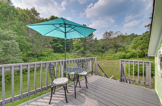 Quaint & Charming Cherry Valley Escape!