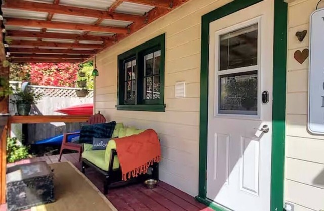 Quaint Cozy Studio w/Offstreet Parking