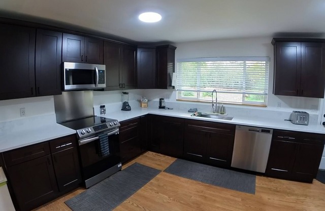 Quaint yet Modern 2-bedroom house with privacy in Beaverton