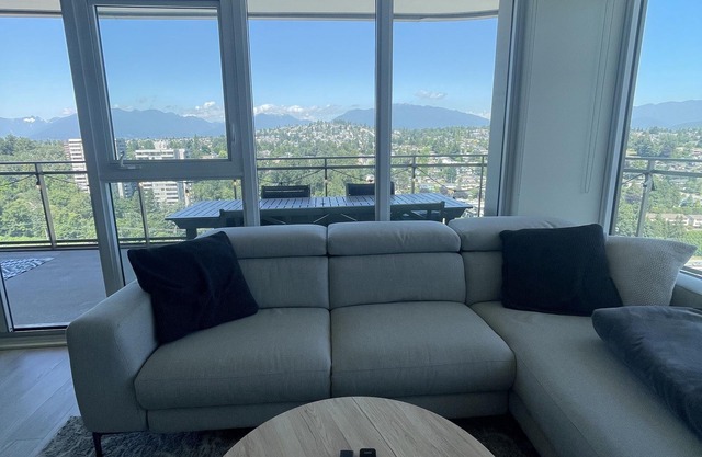 Quality 2Bed/2Bath + Den with Parking