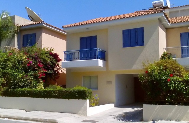 Quality house overlooking pool - Roof terrace, Free Air-con, WiFi & full SKY TV.
