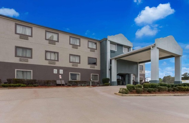 Quality Inn & Suites Pearl-Jackson