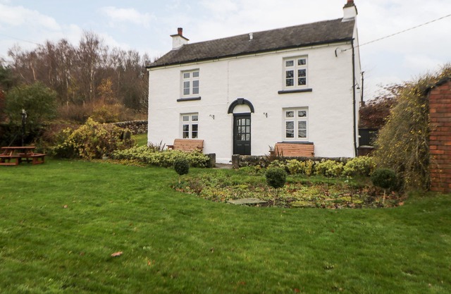 QUARRY HOUSE, pet friendly, luxury holiday cottage in Moneystone