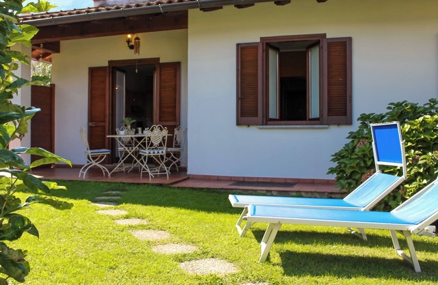 Quattro Stagioni Spring Garden Holiday Apartment with Pool