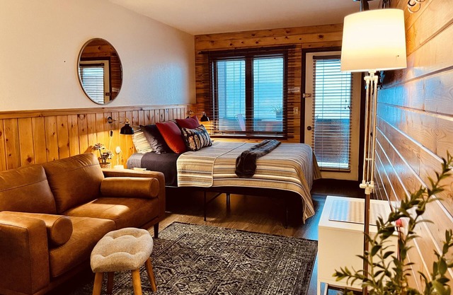 Queen Suite~Resort Amenities~19 Miles to West RMNP