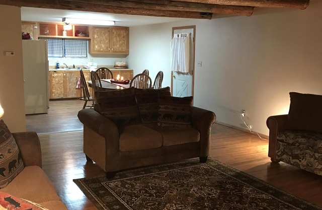 Quiet, 2 bedroom Apartment "Cabin"