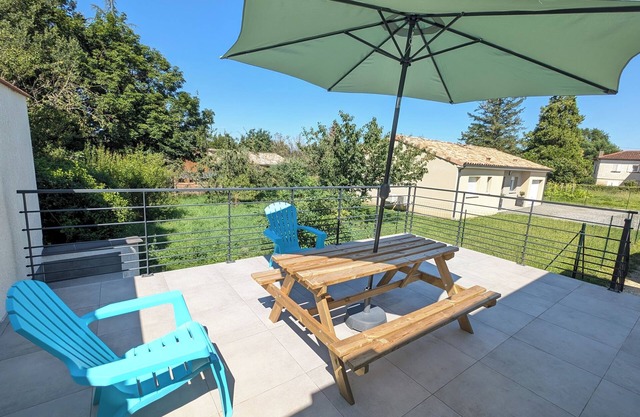 Quiet, 2 bedrooms, terrace, Garden Wifi, Connected TV, Air-conditioning.