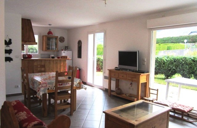 Quiet 3 rooms, close to center, garage, Box WIFI, well equipped