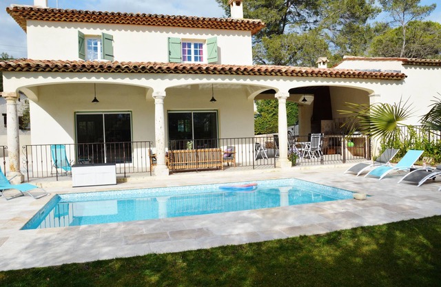 QUIET, AIR-CONDITIONED VILLA ON THE COTE D'AZUR