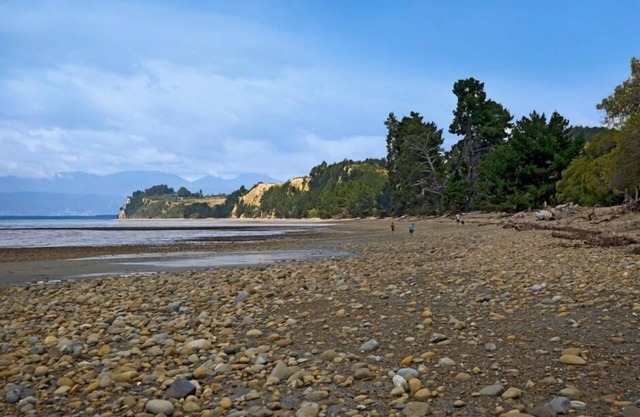 Quiet and Cozy Cottage just a stone's throw from Kina Beach!