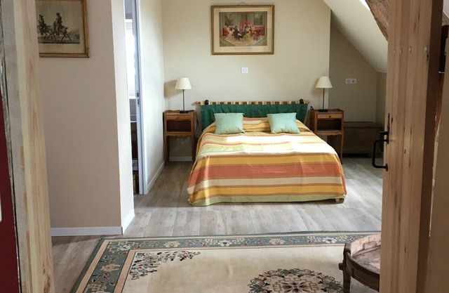 Quiet and spacious gite, 10 pers. 1h30 from Paris Ouzouer sur Trézée Loiret Centre