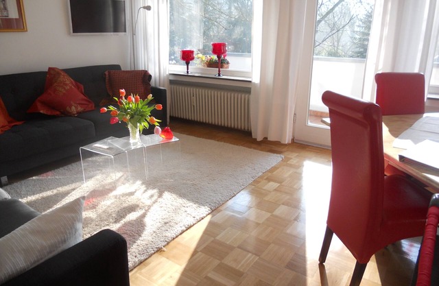 Quiet and sunny apartment in garden setting