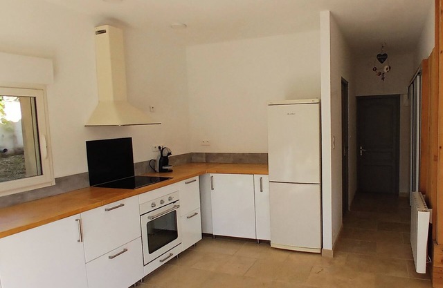 QUIET APARTMENT 3kms from Uzès. Edge of garrigue. Swimming pool. Ideal for couples