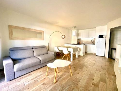 Quiet apartment in Nice with terrace, parking