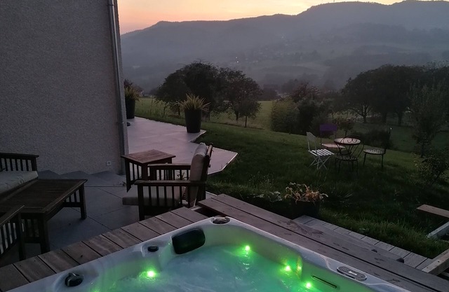 Quiet architect-designed house with terraces, garden and jacuzzi