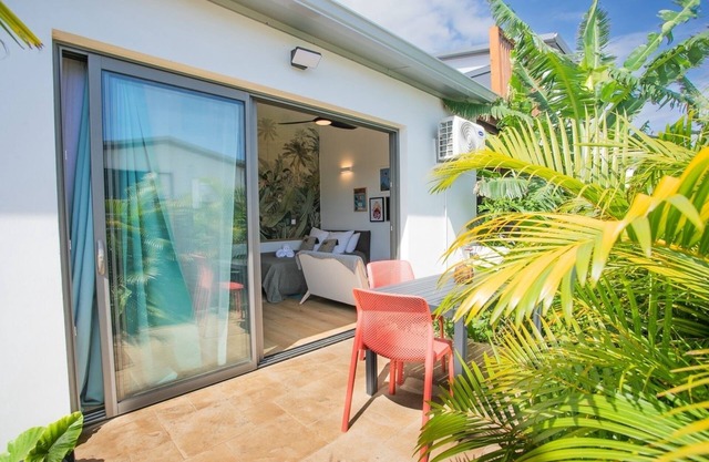 Quiet Bungalow - Swimming Pool, Air Conditioning, Close to Sea and CHU