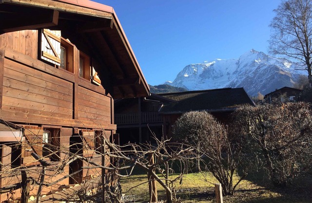 quiet chalet with view of mont blanc, saint nicolas de veroce