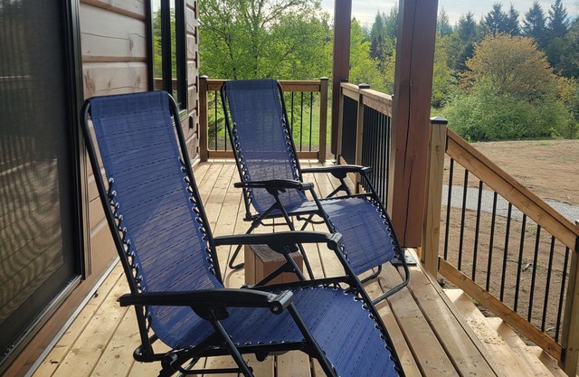 Quiet Cabin in the woods, on 50 acres with trails to soak in Nature.