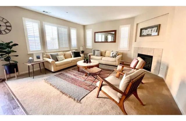 Quiet, clean one bedroom in spacious home.
