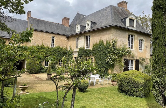Quiet, comfortable studio 35M2 facing manicured garden 15km from La Fleche zoo