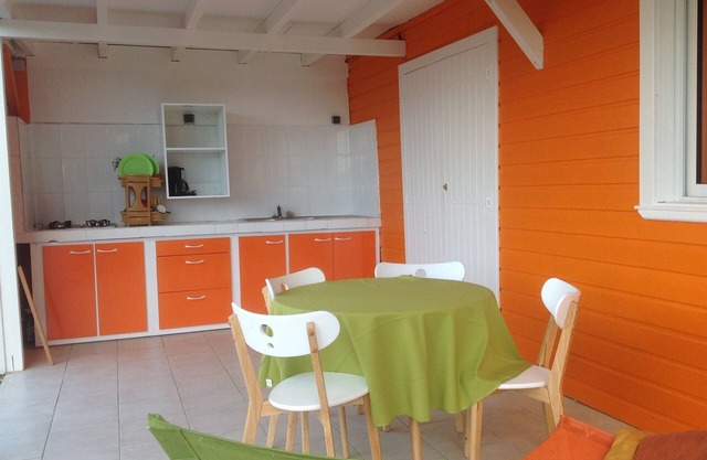 quiet corner Morne to water