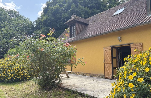 Quiet country house with garden