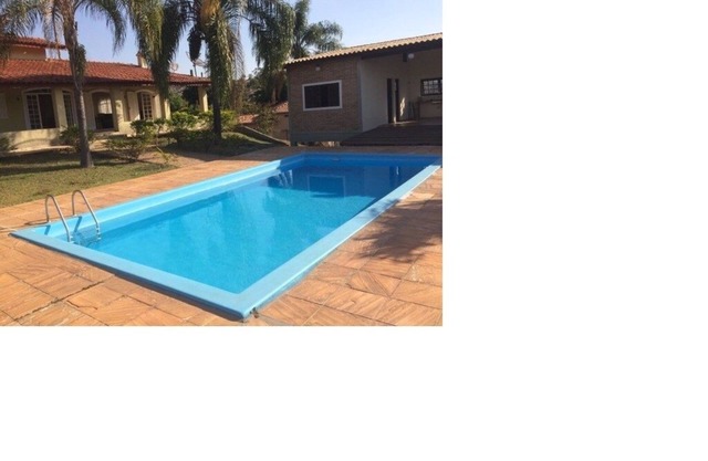 Quiet country house with views and swimming pool