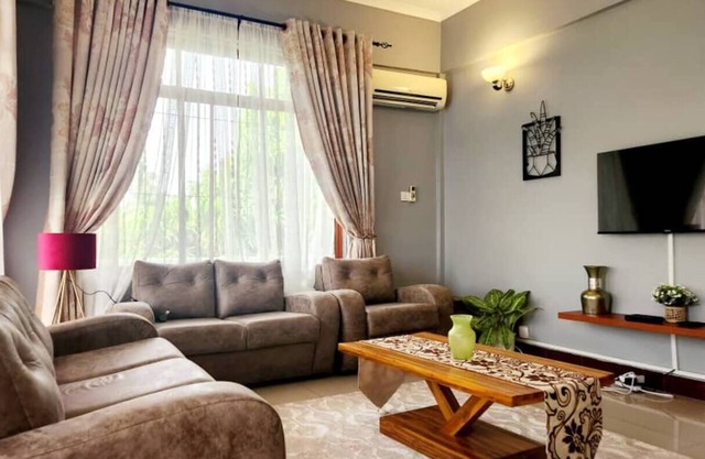 Quiet & Cozy 2bed/2bath Condo w/WIFI, AC - 10mins from Masaki & Downtown (Tausi)