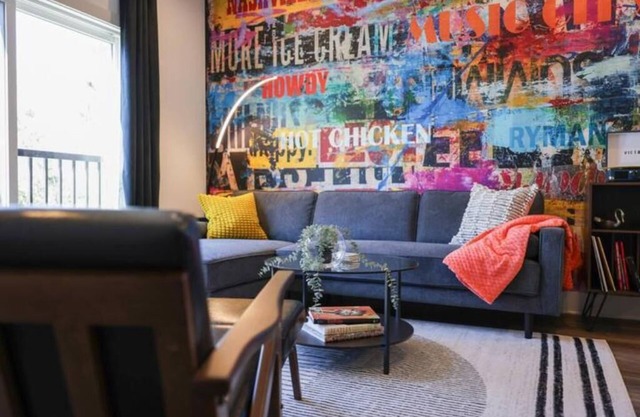 Quiet & Cozy but Still Fun-Free Parking & Pet Friendly! Book Now for Fall!