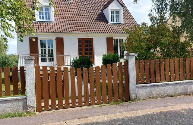 Quiet detached house with large garden 10 minutes from Milly La Forêt's covered market