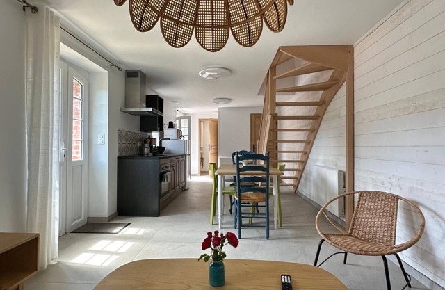 Quiet, friendly 4-person house 15 minutes from Utah Beach