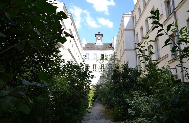 Quiet & Greenery in Paris .