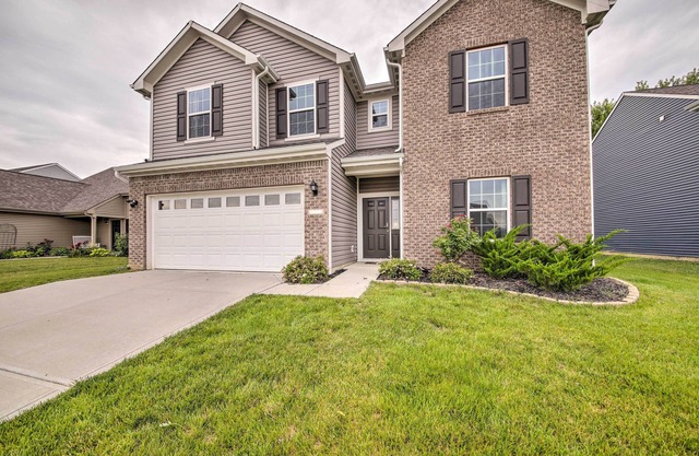 Quiet Greenwood Home ~ 16 Mi to Indianapolis!