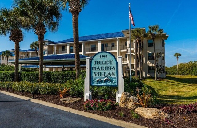 Quiet ground level condo-minutes from Dunes Park and the beach!